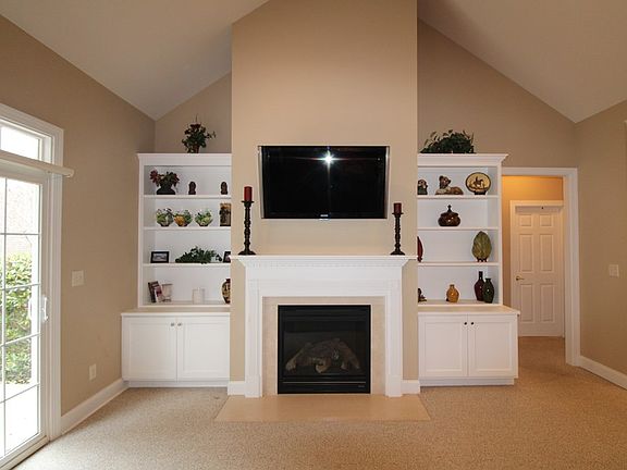 3rd image of 146 Glen Haven Cir