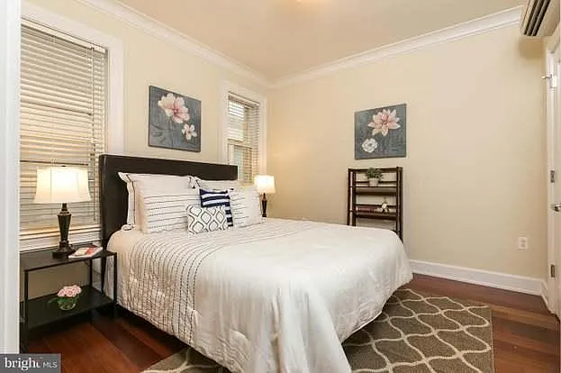 1121 24th St NW #203 — Photo 3