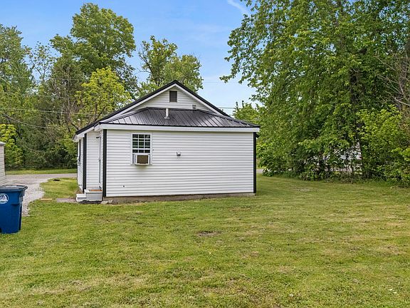 4th image of 143 Rural St