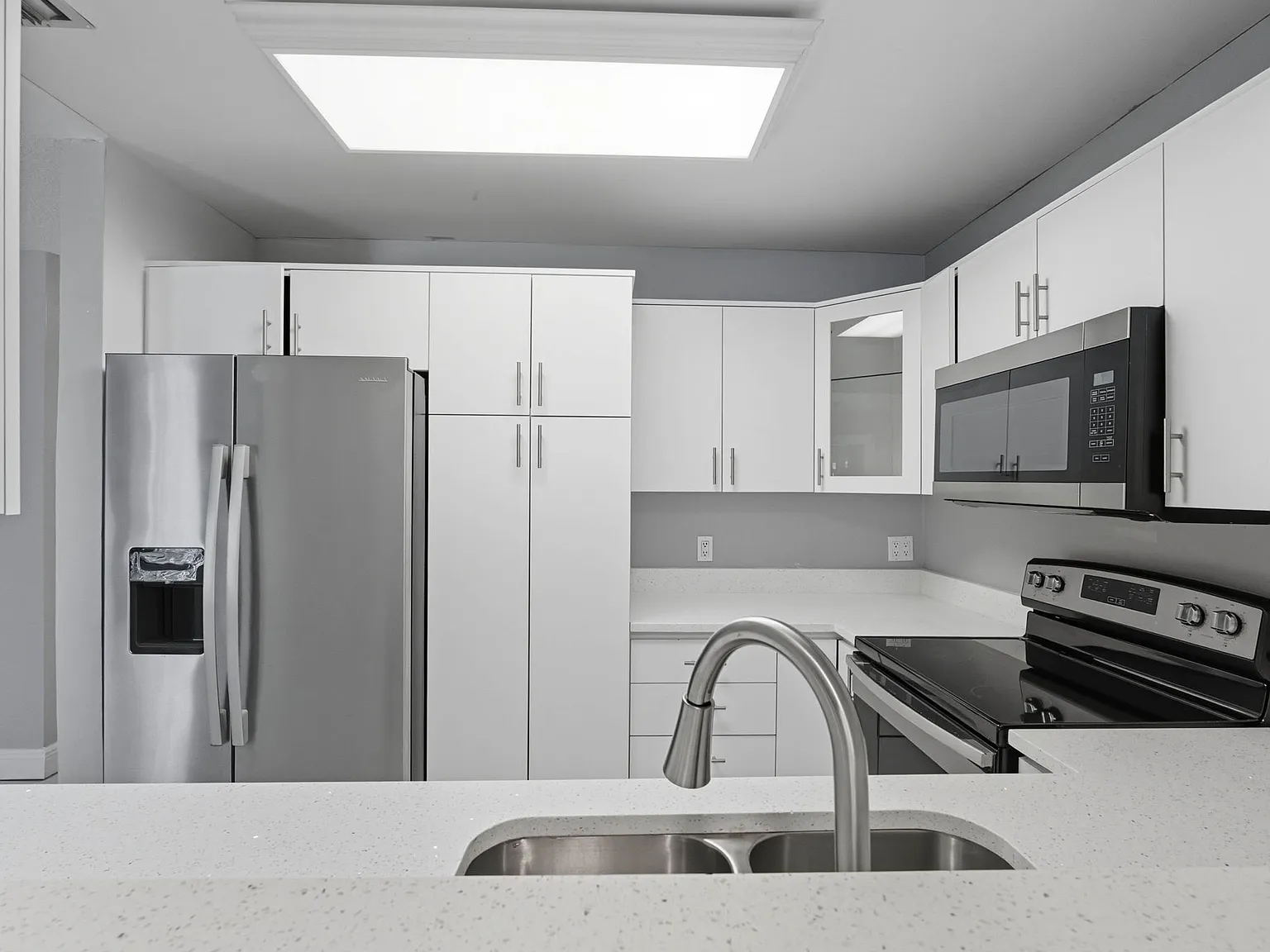 2 bed, 936 sqft, $1,800 — Photo 3