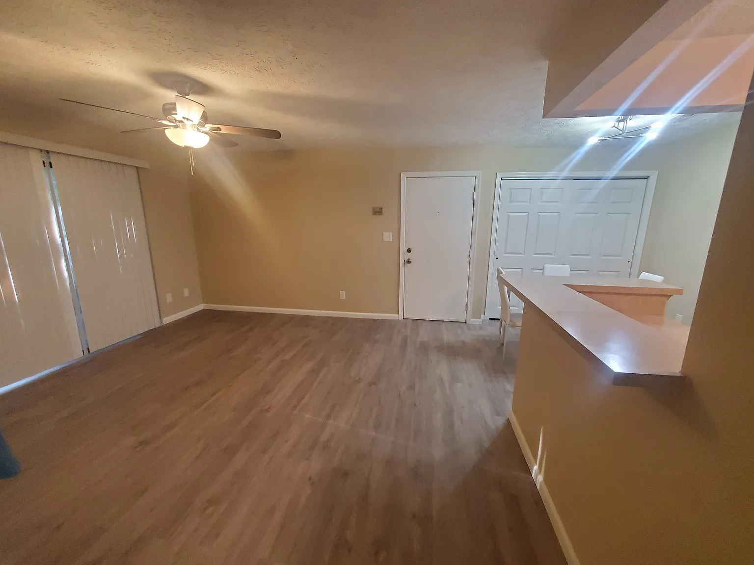 2 bed, 734 sqft, $1,395 — Photo 4