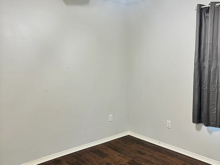 1521 Brewster Ln — Photo 15