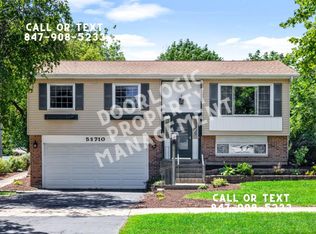 5S710 Steeple Run Dr, Naperville, IL 60540