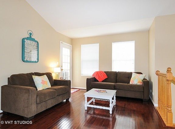 3rd image of 614 E Victoria Cir