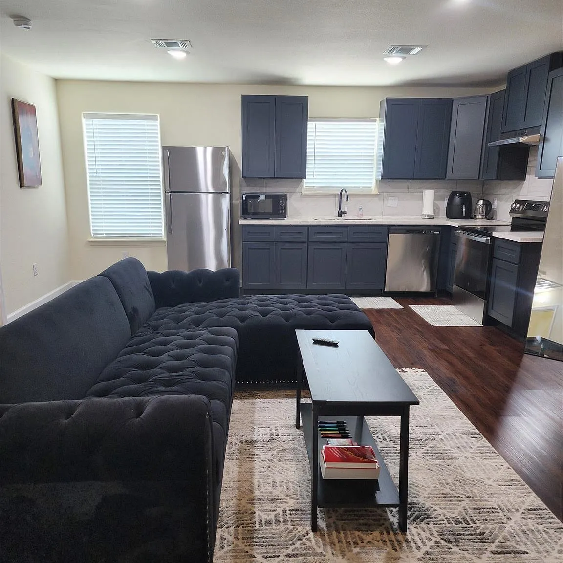 3 bed, 2.0 bath, 1098 sqft, $1,600 — Photo 3