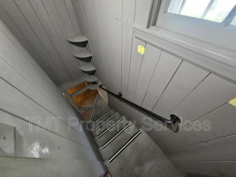 1214 N Pershing Ave — Photo 42