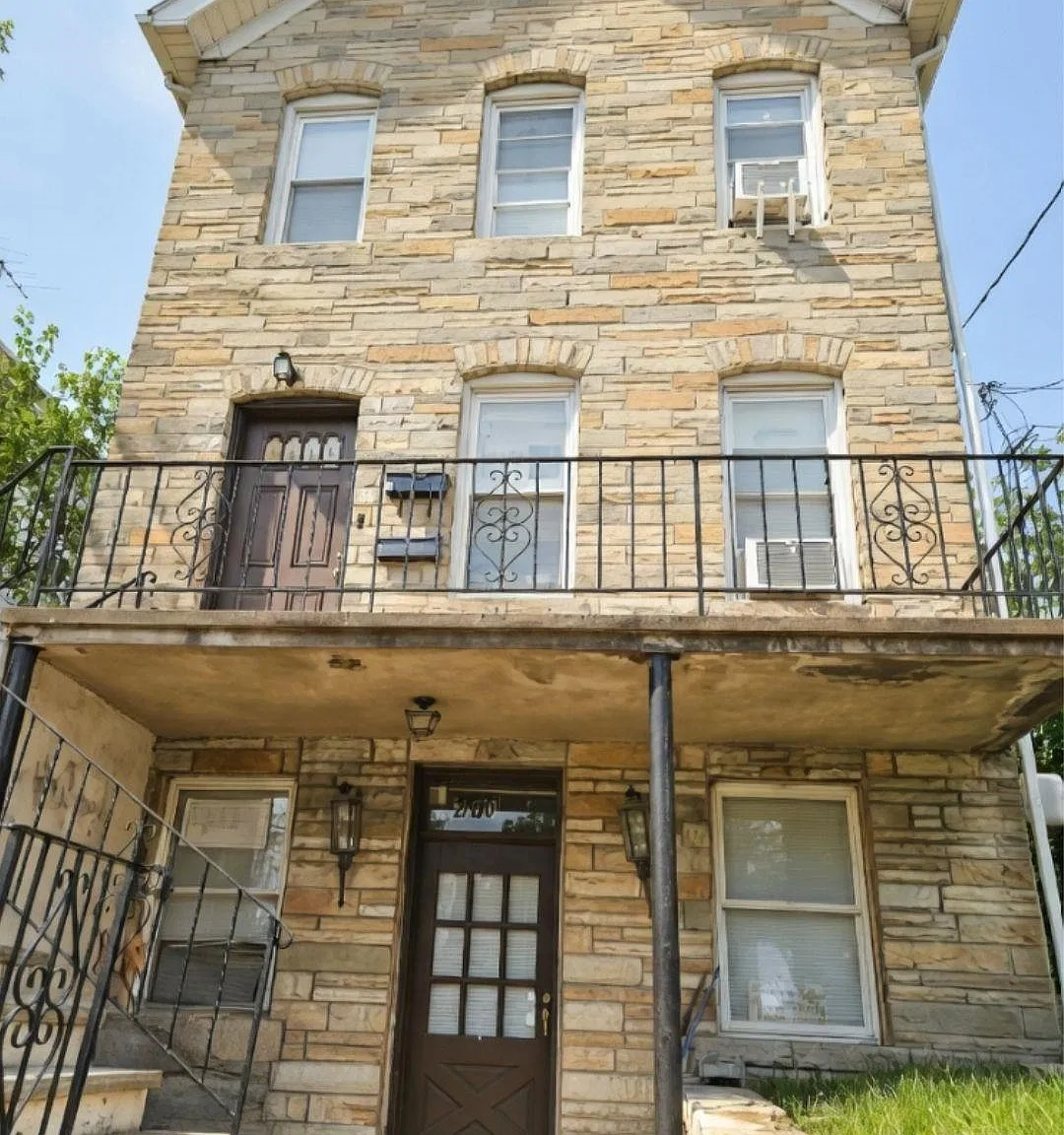 2 bed, 1.0 bath, $2,100 — Photo 1
