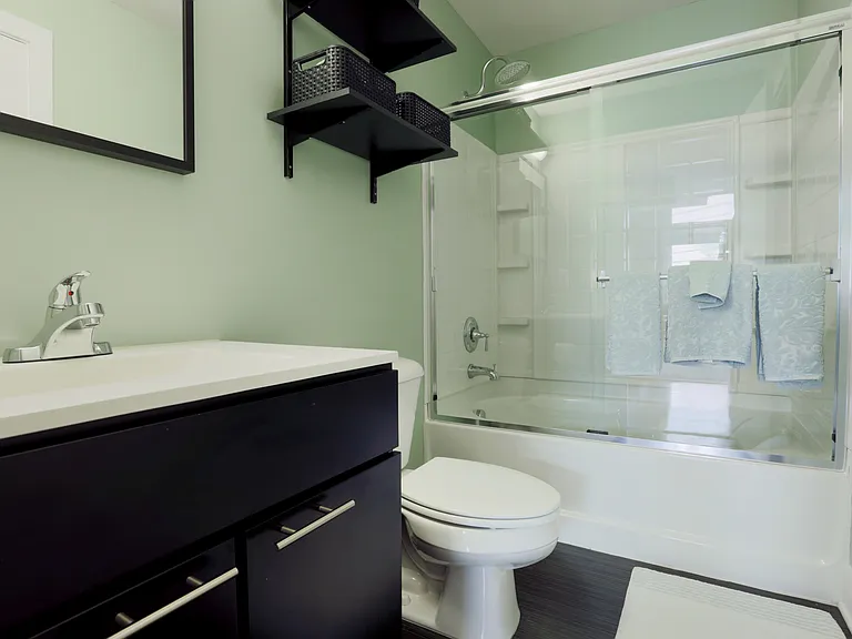 East 8 Lofts bathroom
