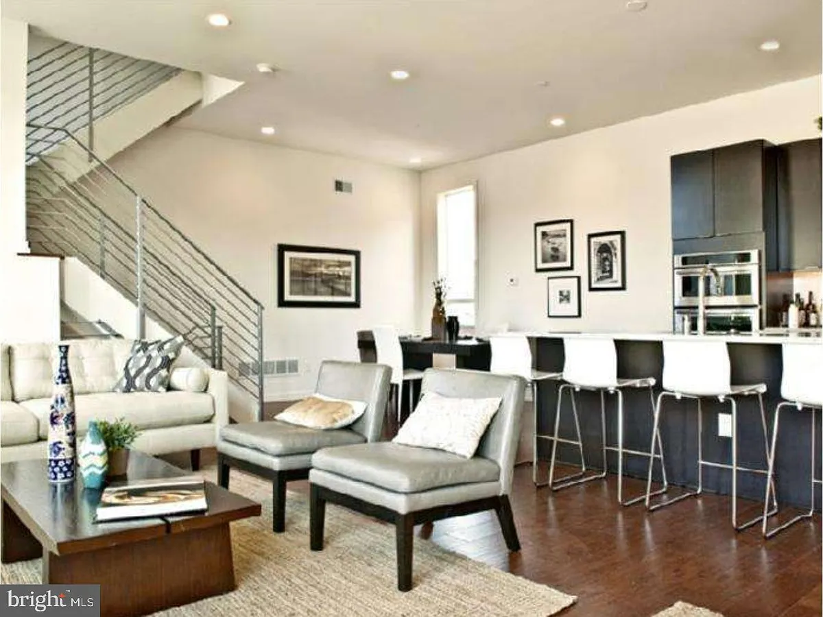 Building Photo - 444 Fairmount Ave #B