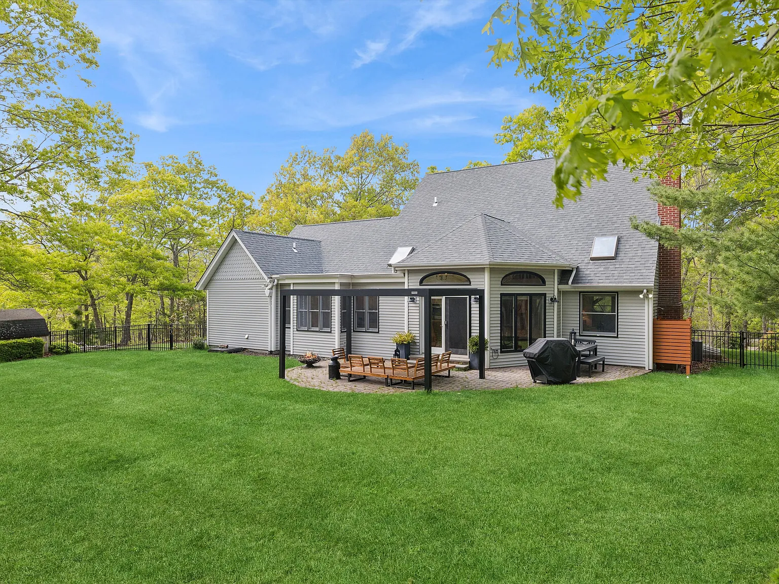 Private Stately Red Creek Ridge 4 Bedroom Home — Photo 3