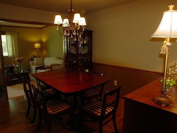 3rd image of 2971 Stauffer Dr