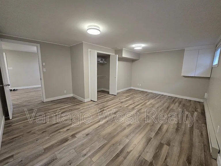 1291B Kelglen Cres — Photo 5