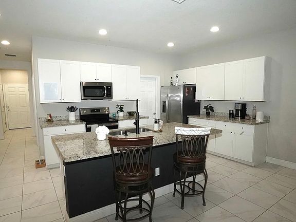 5th image of 1271 NW Leonardo Cir