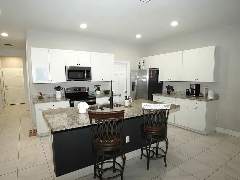 1271 NW Leonardo Cir — Photo 5
