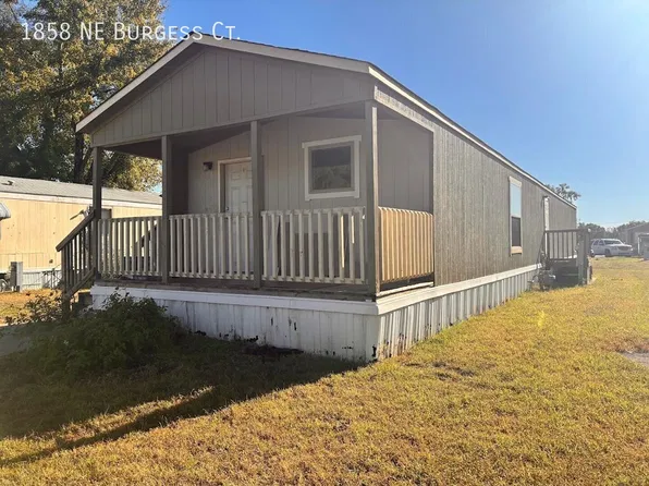 1858 NE Burgess Ct, Topeka, KS 66608