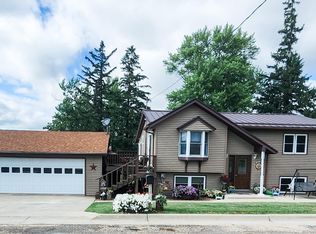 410 W Clayton St, Garnavillo, IA 52049