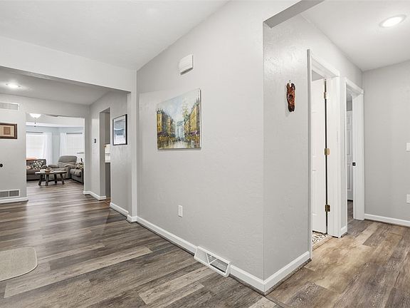 3rd image of 1318 Deerfield Ln