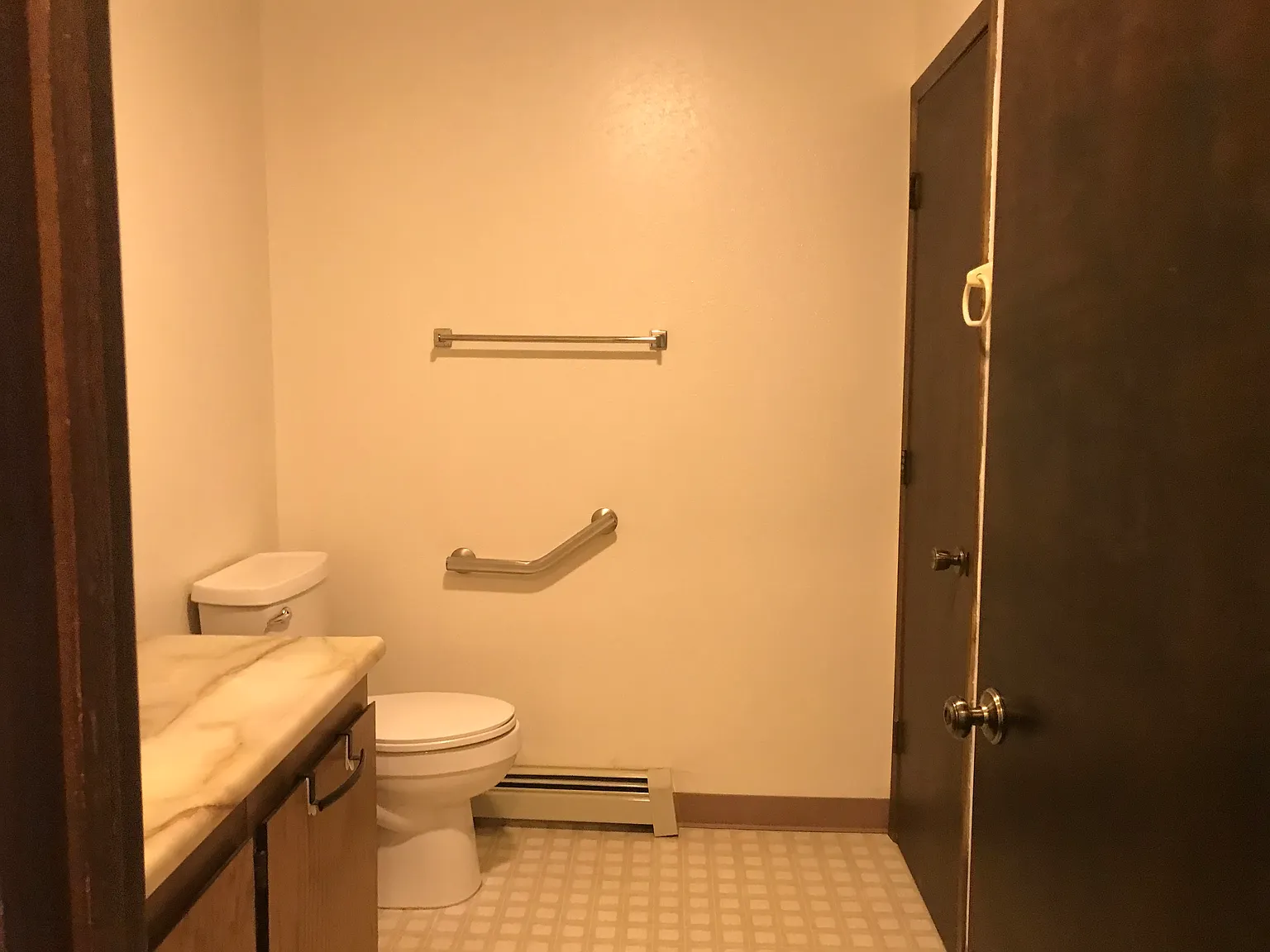 402 W Cottonwood Ave — Photo 2