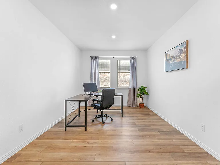513 Macdonald Way — Photo 16