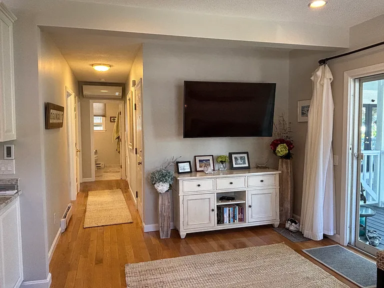 327 Shore Rd #B — Photo 16