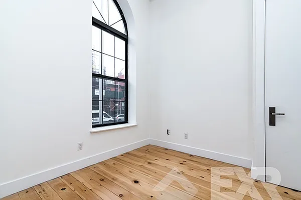 Rented by EXR | media 7