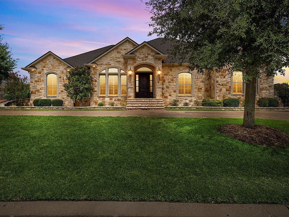 1st image of 208 Stone Forest Dr