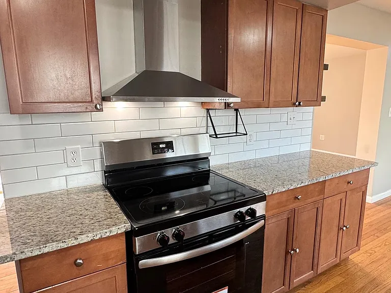 14780 Jordan Ln — Photo 16