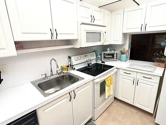 4th image of 1951 NE 39th Street #161