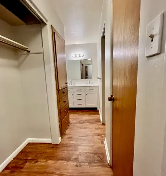 Karen Jean Apartments — Photo 6