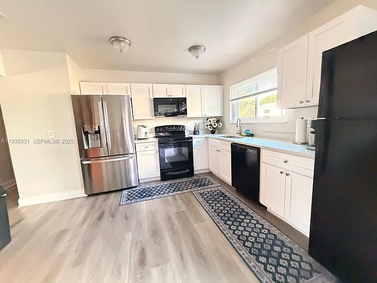 5474 Kenwood Dr — Photo 2