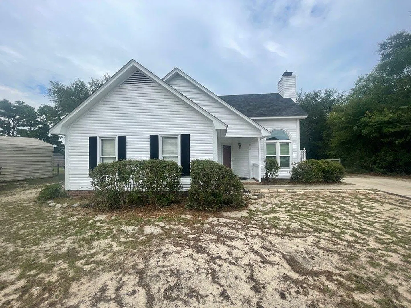 3 Bedroom 2 Bathroom House — Photo 2
