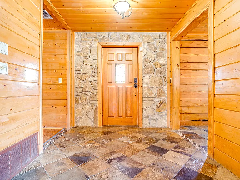 502 Western Hills Trl — Photo 20
