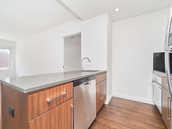 5th image of 1209 Dekalb Ave APT 106