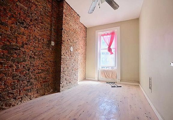 4th image of 294 Weirfield St #2