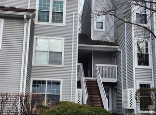 32 Fox Run Dr, Englewood, NJ 07631