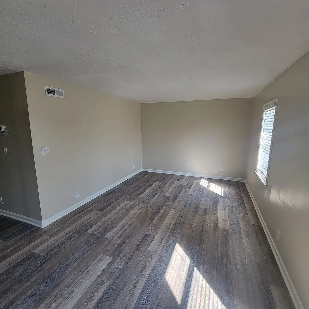 103 White Street — Photo 2