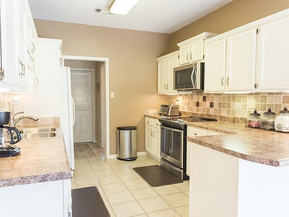 3rd image of 2662 Country Downs Dr