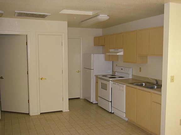 4th image of 36 E Vaughn Ave #11