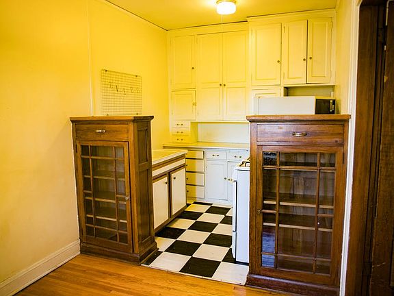 3rd image of 813 University Ave SE #208