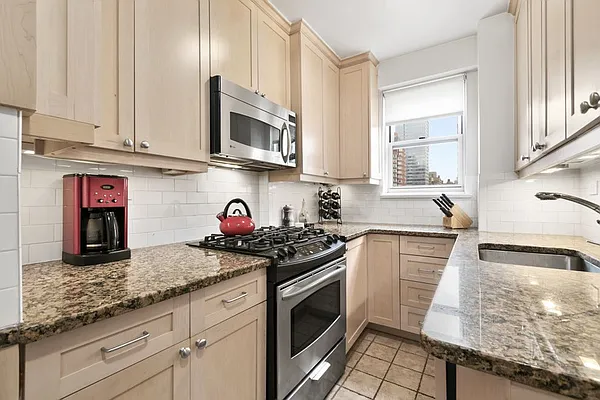 Sold by Citi Habitats | media 23