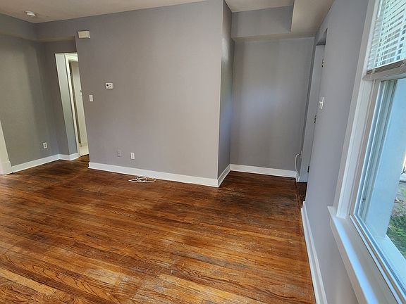 3rd image of 1533 N Colonial Ter APT B