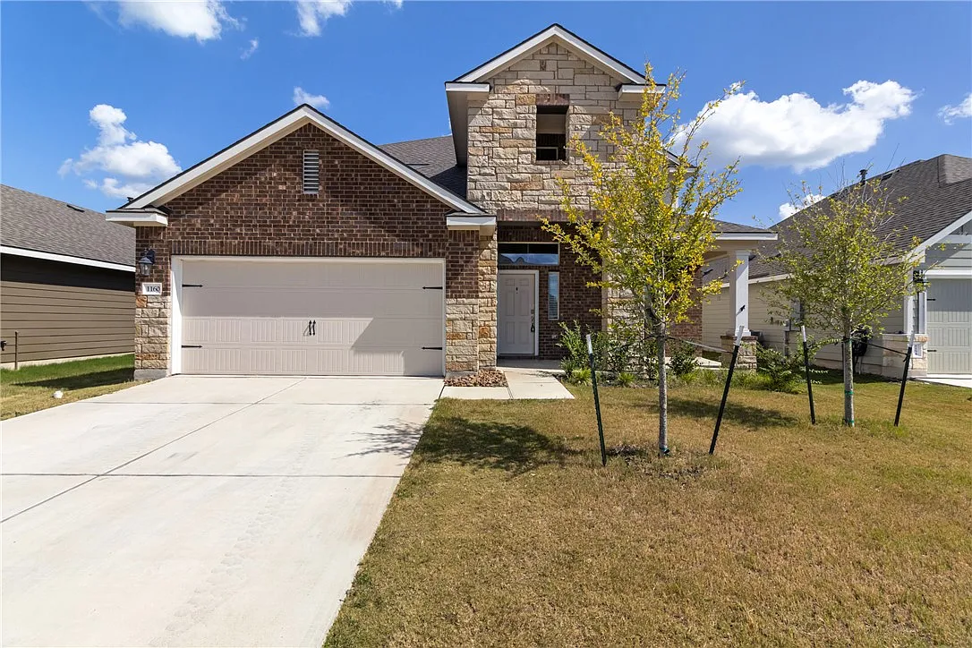 4 bed, 2.5 bath, 2604 sqft, $2,800 — Photo 1