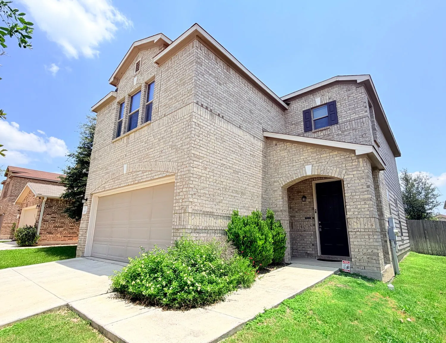 4 bed, 1927 sqft, $2,150 — Photo 2