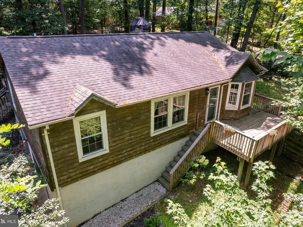 296 Sour Mash Rd, Harpers Ferry, WV 25425