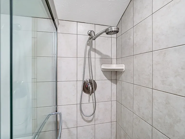 1804 Cliffview Ln — Photo 36