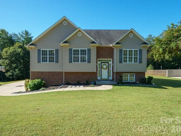 9530 Driftwood Ct, Hickory, NC 28601