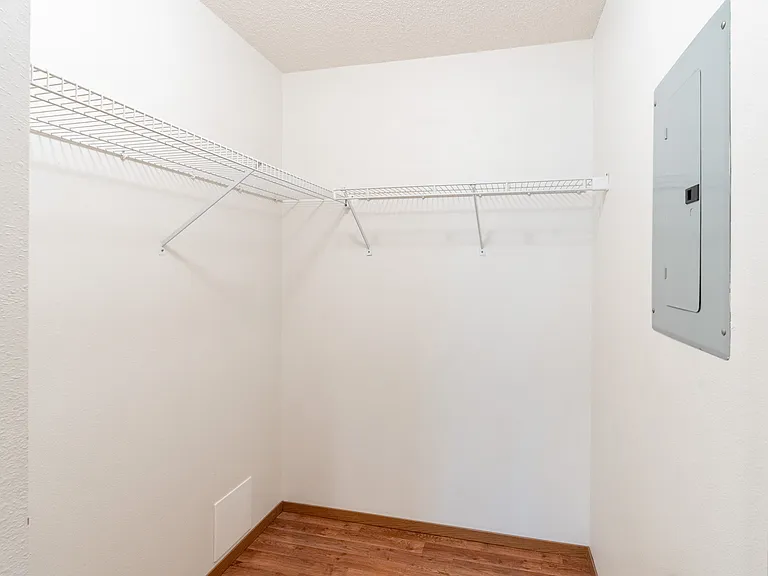 Fargo, ND Rosegate Apartments | 21A | Closet