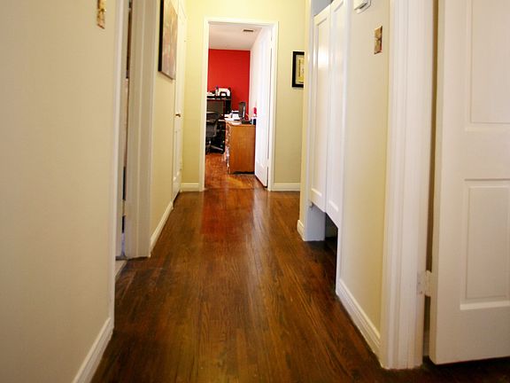 Hardwood floors thru ought