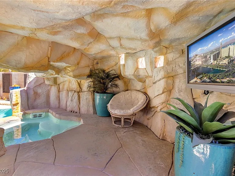 2960 American River Ln — Photo 10