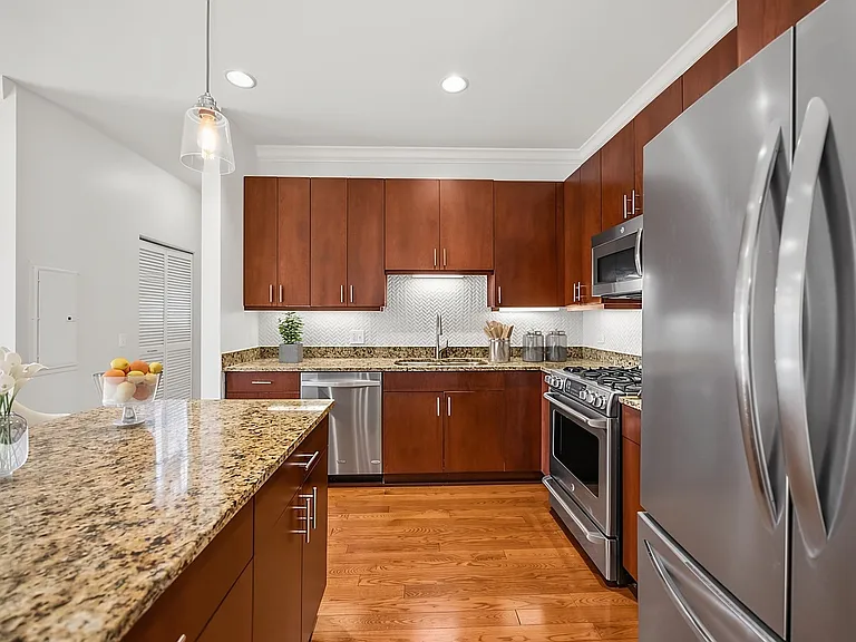2326 W Giddings Ave #302 — Photo 6